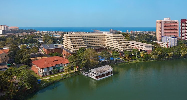 Cinnamon Lakeside